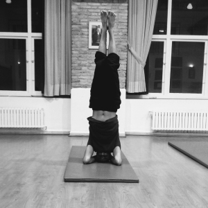 YOGA SIRSASANA.jpg