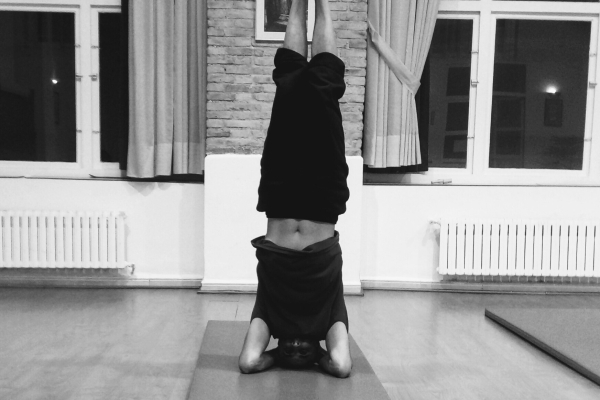 YOGA SIRSASANA.jpg