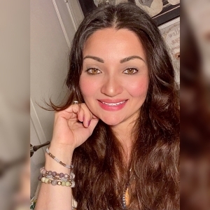 Ana Contreras Perfil